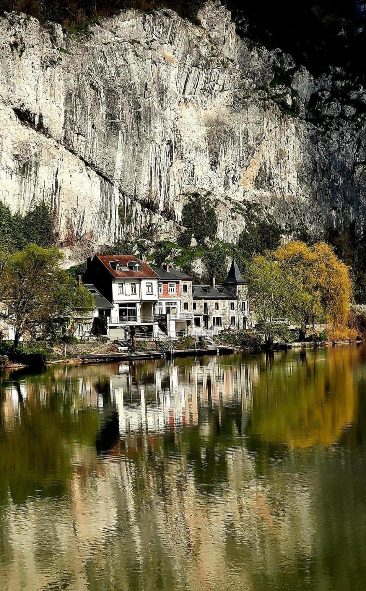 Вилла Pieds Dans L'Eau Private Wellness Bordure De Meuse Люстен Экстерьер фото