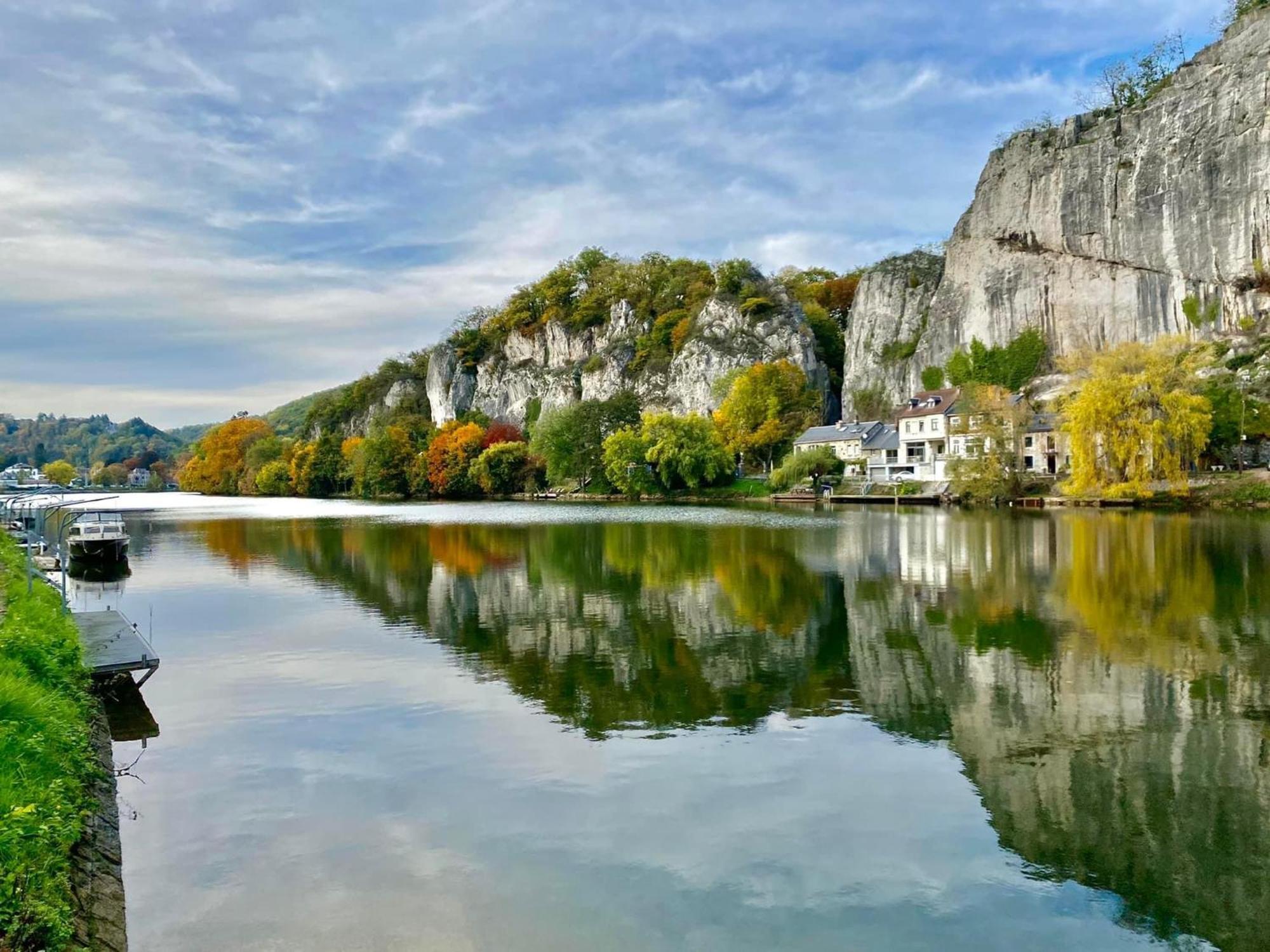 Вилла Pieds Dans L'Eau Private Wellness Bordure De Meuse Люстен Экстерьер фото