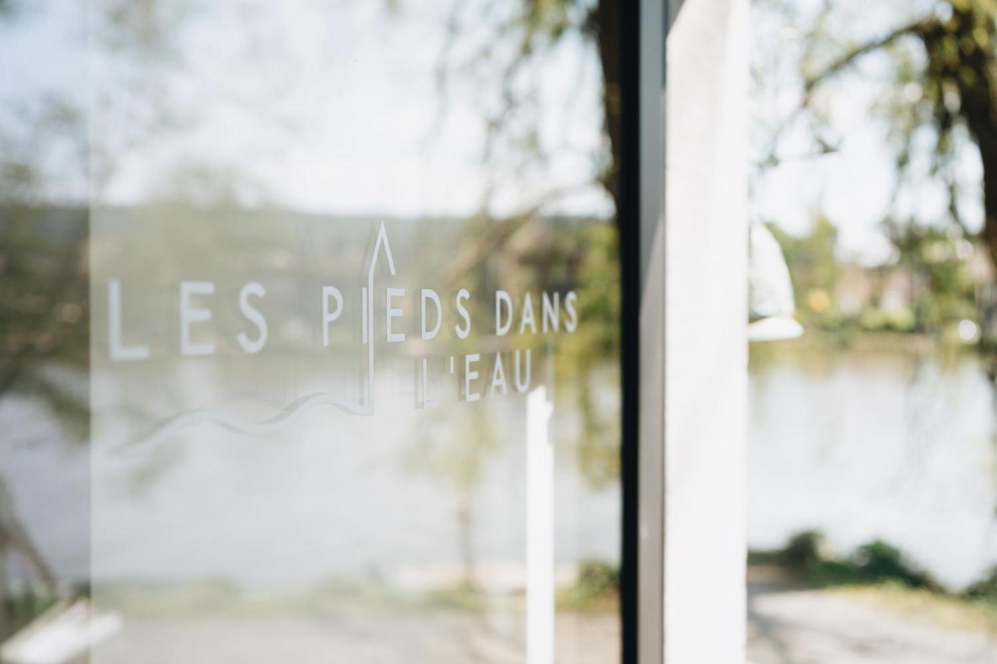 Вилла Pieds Dans L'Eau Private Wellness Bordure De Meuse Люстен Экстерьер фото
